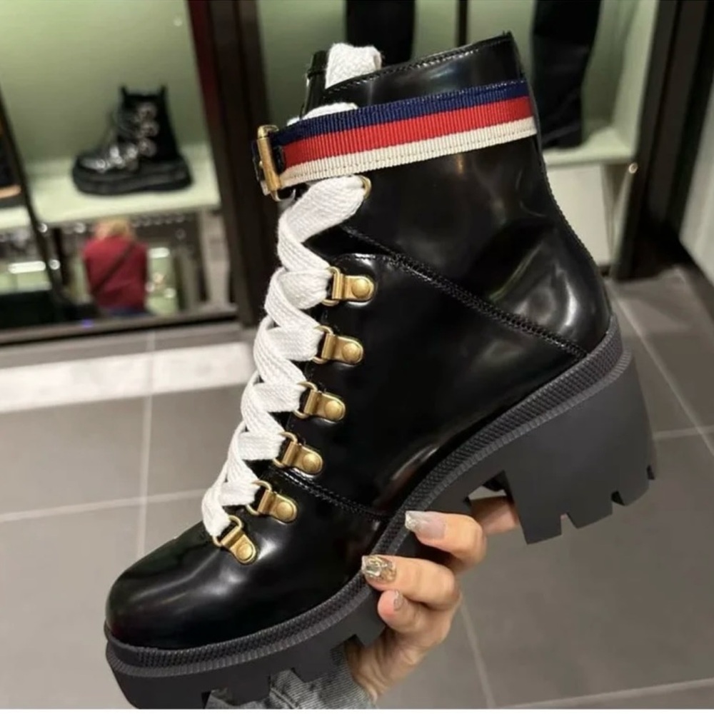 Like new gorgeous Gucci boots - Picture 5 of 8